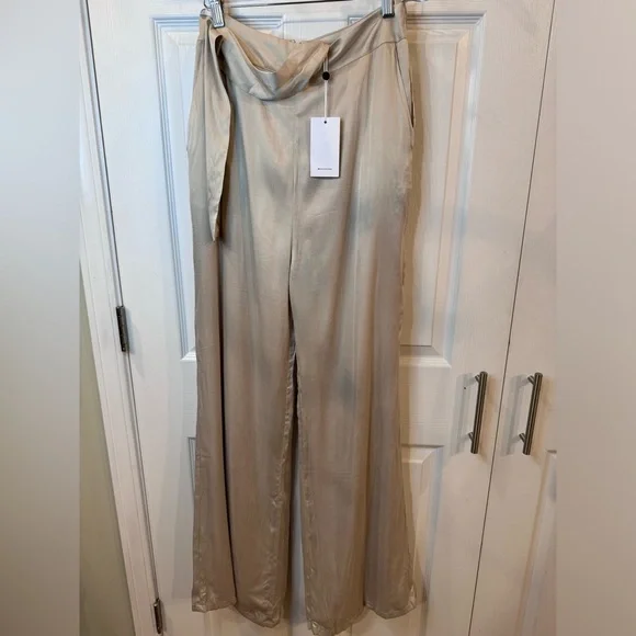 NWT Lovers & Friends Champagne Silky Flat Front Pants - Picture 3 of 5